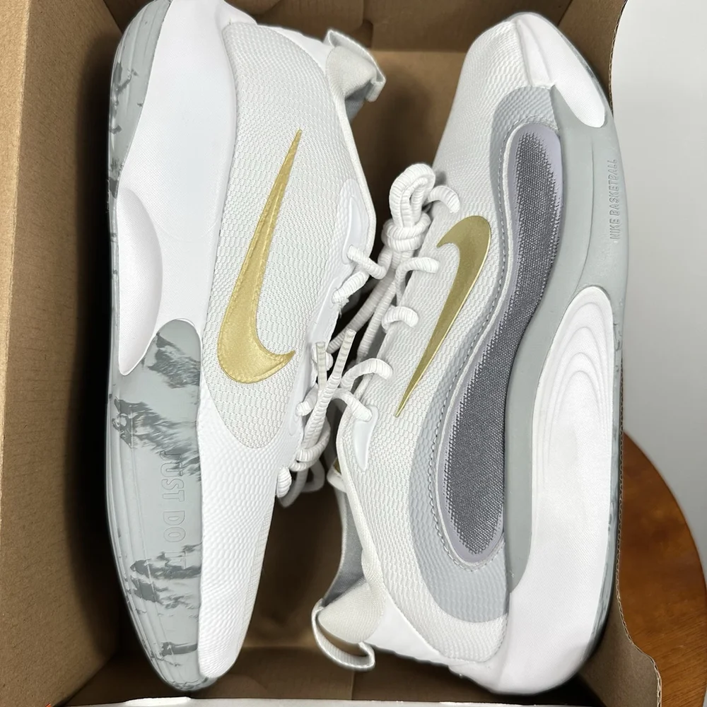 Nike ISOFLY GS Youth Basketball Hoop Shoes White Gold Youth Size 6.5